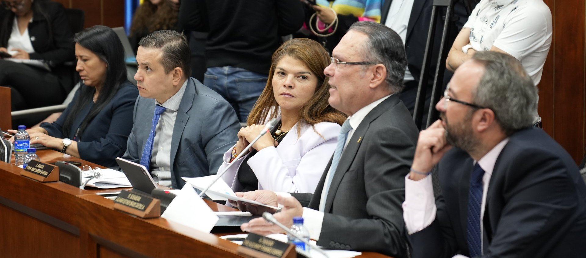  El senador Efraín Cepeda, presidente de la Comisión III