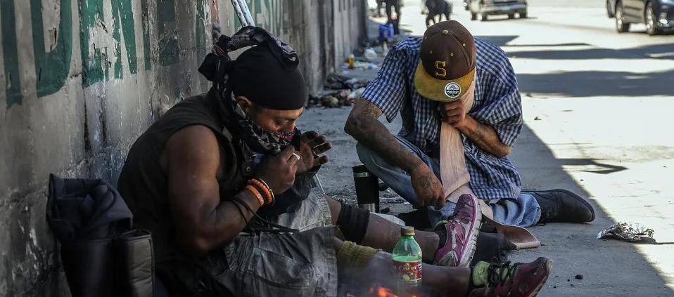 Consumidores de Fentanilo en una calle de Estados Unidos.