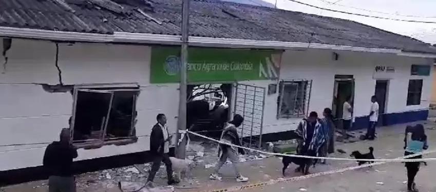 Así quedó la sede del Banco Agrario de Jambaló, tras el ataque de la guerrilla.