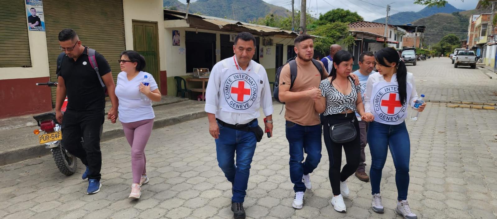 Los dos soldados fueron entregados a una comisión de la Cruz Roja Internacional