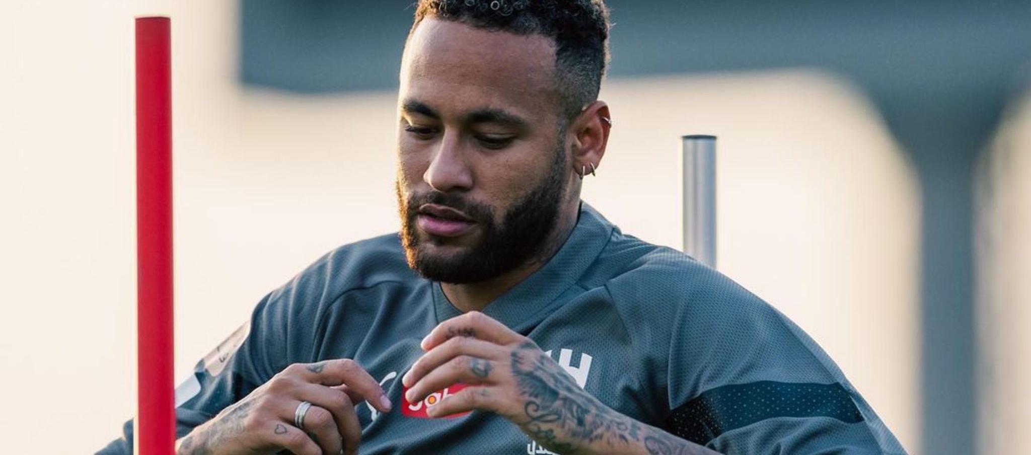 Neymar entrenando con su nuevo equipo árabe. 