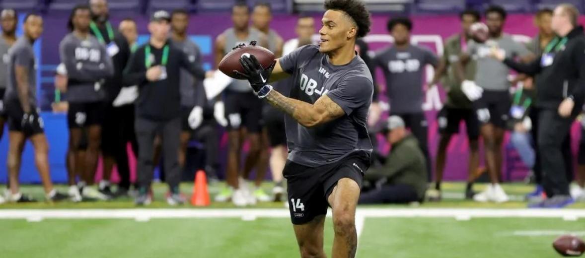 Christian González, jugador de origen colombiano del New England Patriots. 