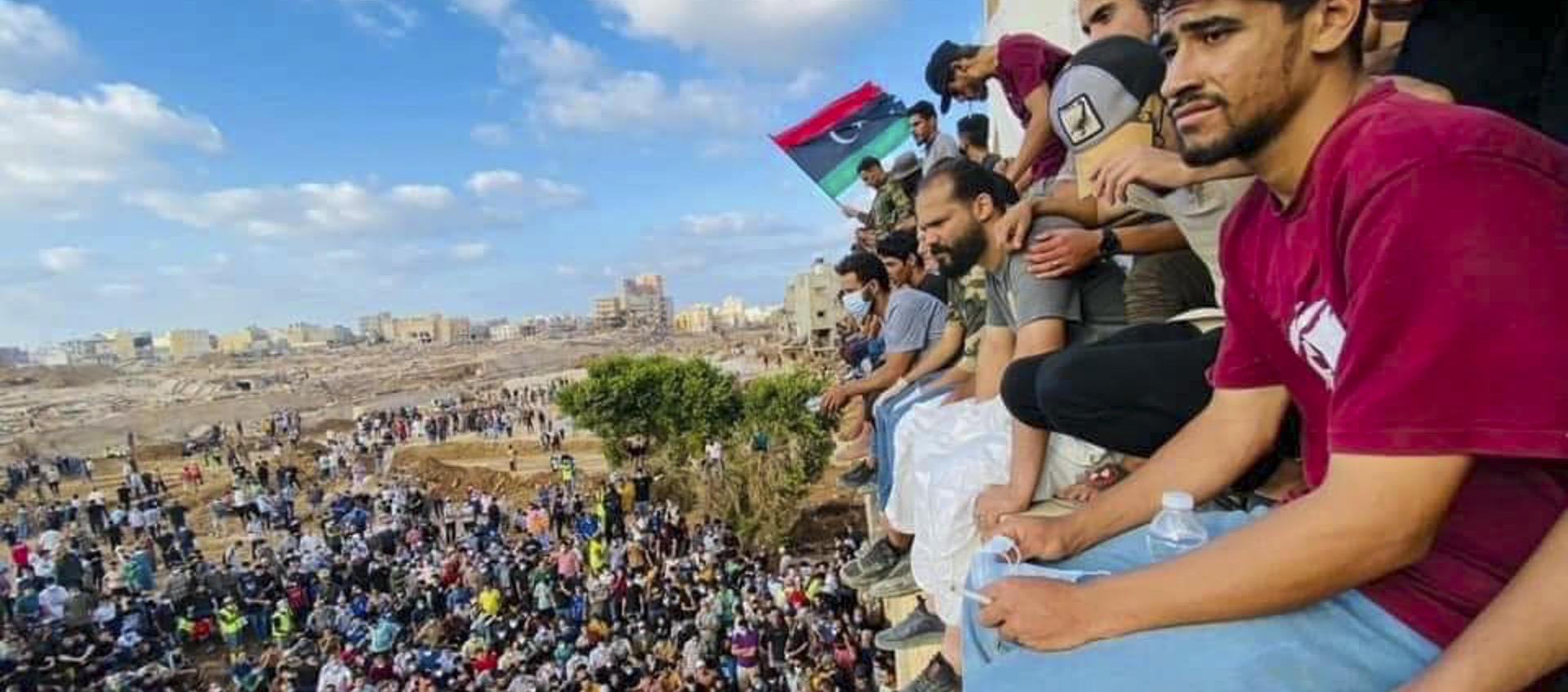 Multitudinaria manifestación en la Plaza de los Mártires, en Bengasi.