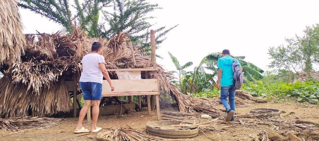 Funcionarios de la Alcaldía de Puerto Escondido recorren las zonas afectadas por el vendaval