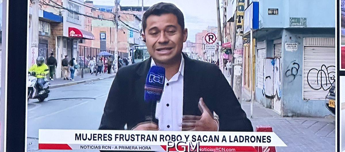 Jeisson Fabián Vera entregando la noticia antes del robo.