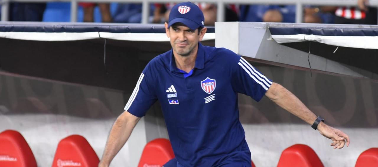 Arturo Reyes recibió al Junior en el puesto 17 y en seis partidos lo subió al sexto lugar.