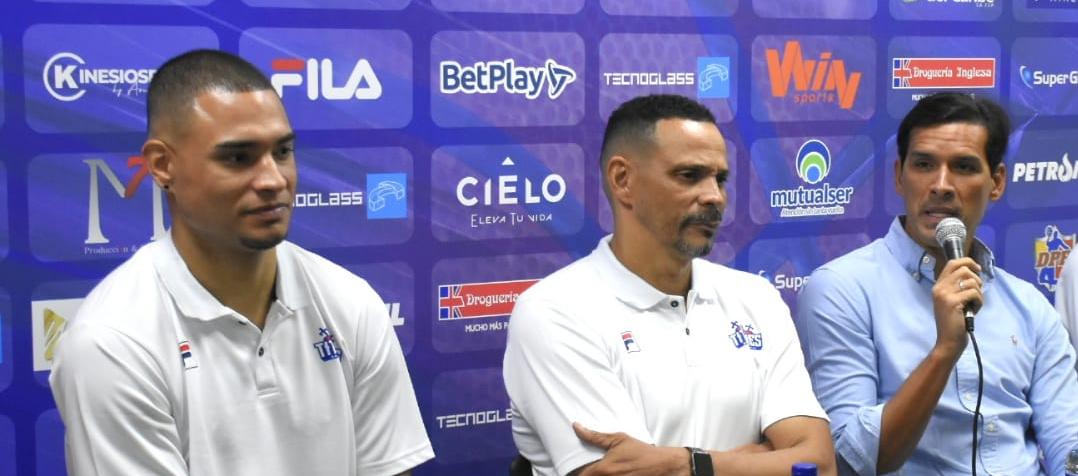 Jonathan Rodríguez, Tomás Díaz, Alberto Caparroso, Juan Diego Tello y Gianluca Bacci, durante la presentación de Titanes.
