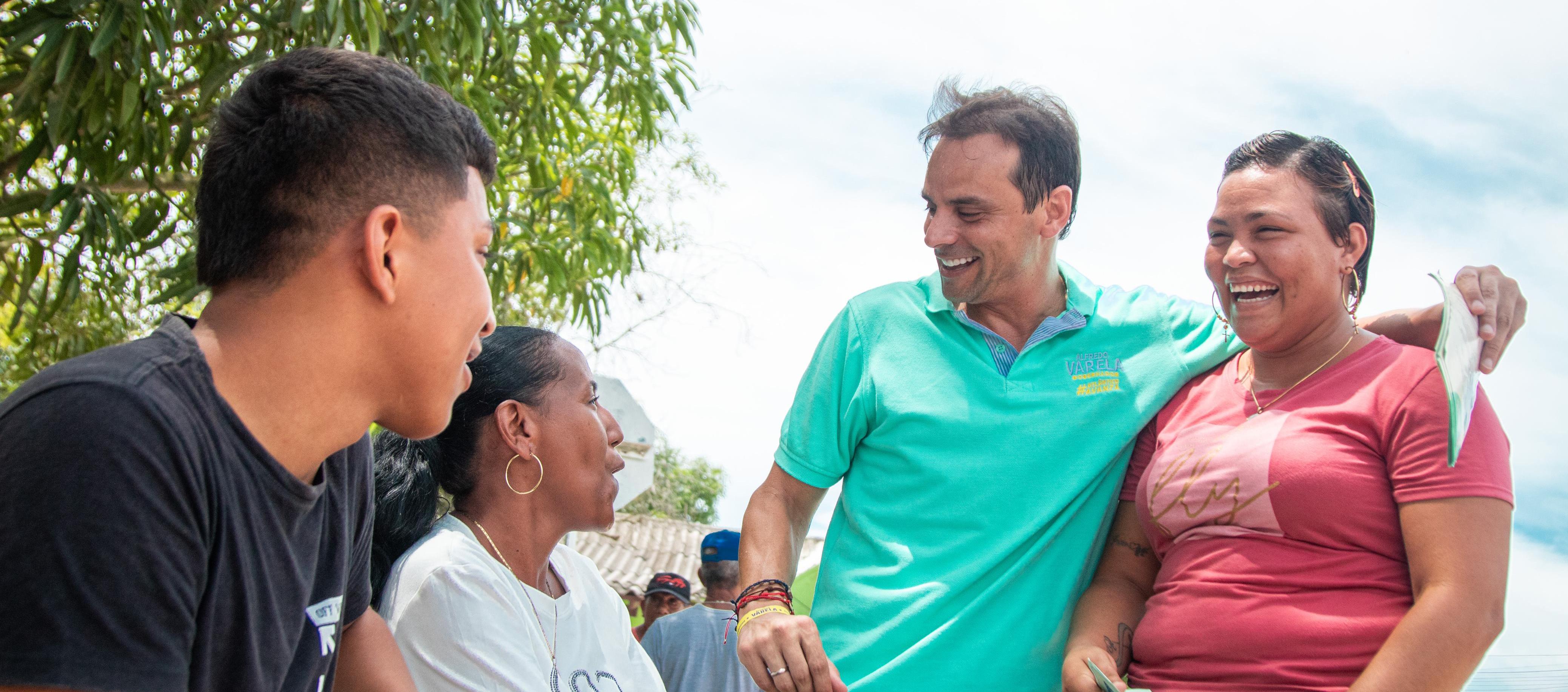 El aspirante Alfredo Varela en su recorrido por los municipios del Atlántico