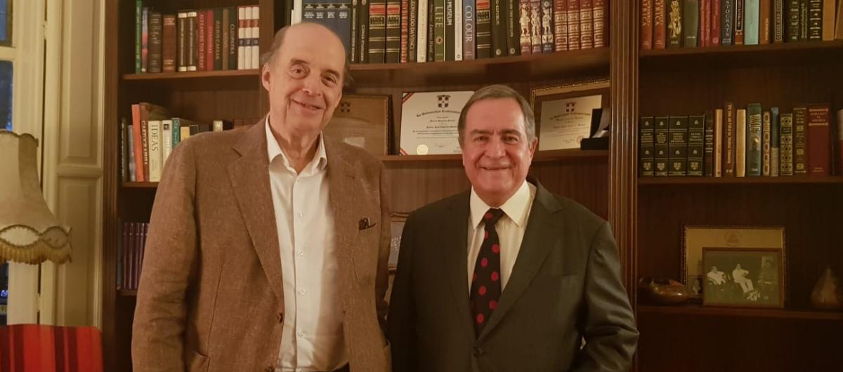 Álvaro Leyva con el abogado Carlos Argüello Gómez.