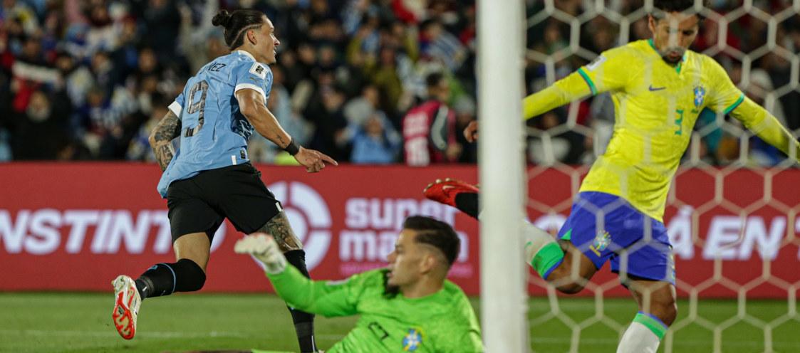 Núñez festeja tras marcar el 1-0 ante Brasil