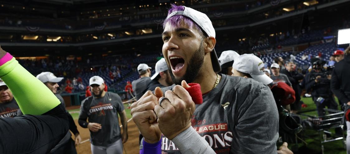 El cubano Lourdes Gurriel celebra tras conseguir el paso a la Serie Mundial con Arizona.