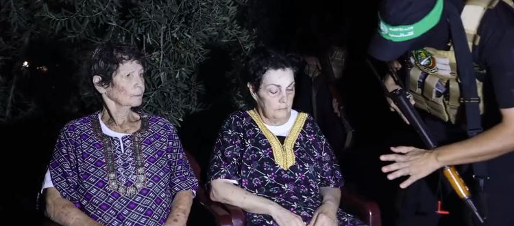 Ancianas liberadas este lunes por Hamás.