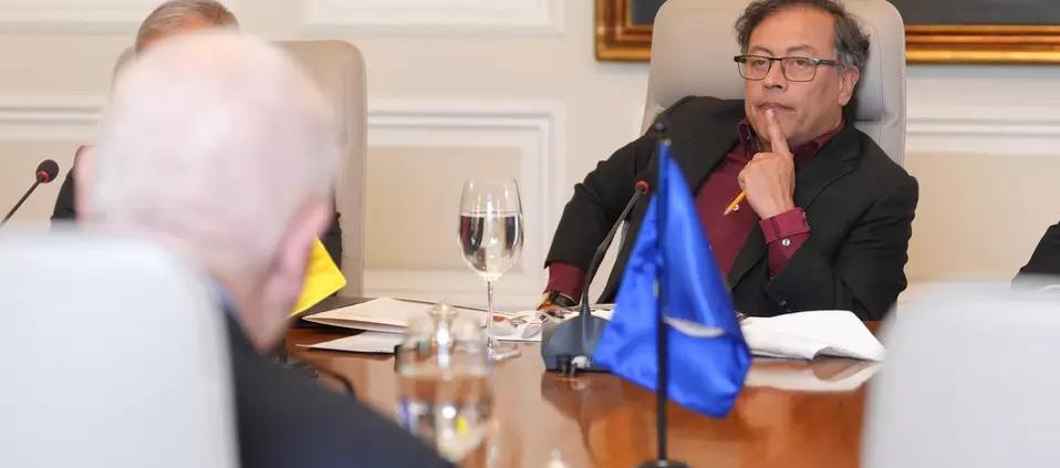 Gustavo Petro en reunión con miembros de la CIDH.