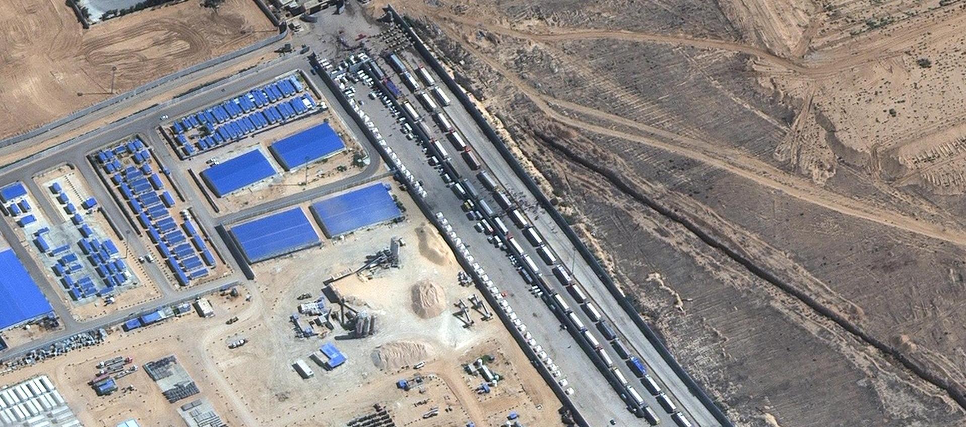 Camiones con la ayuda para Gaza.