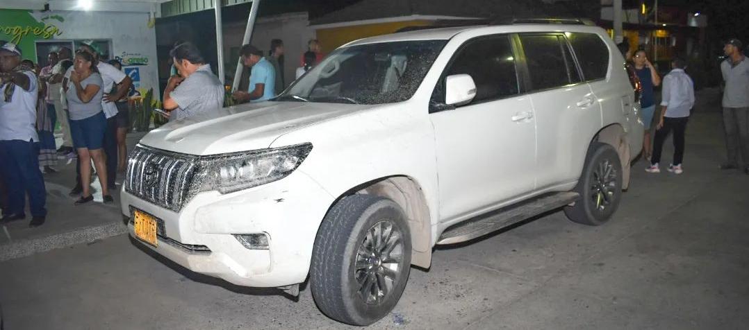 La camioneta del candidato Moisés Daza fue baleada.