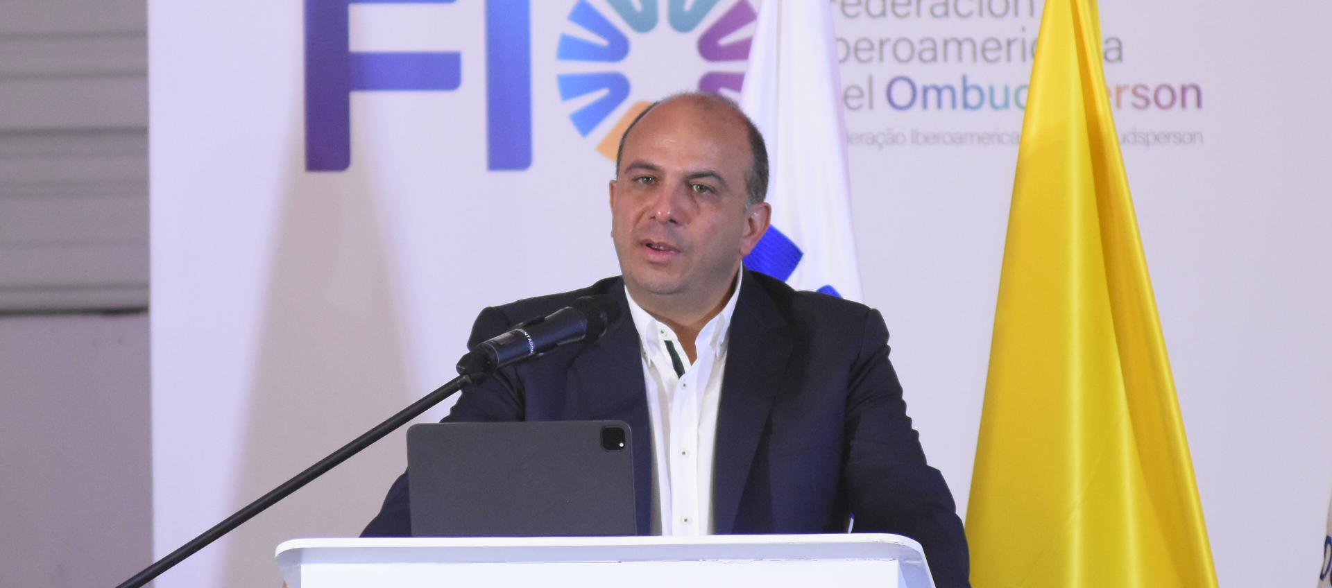 Carlos Camargo, Defensor del Pueblo.