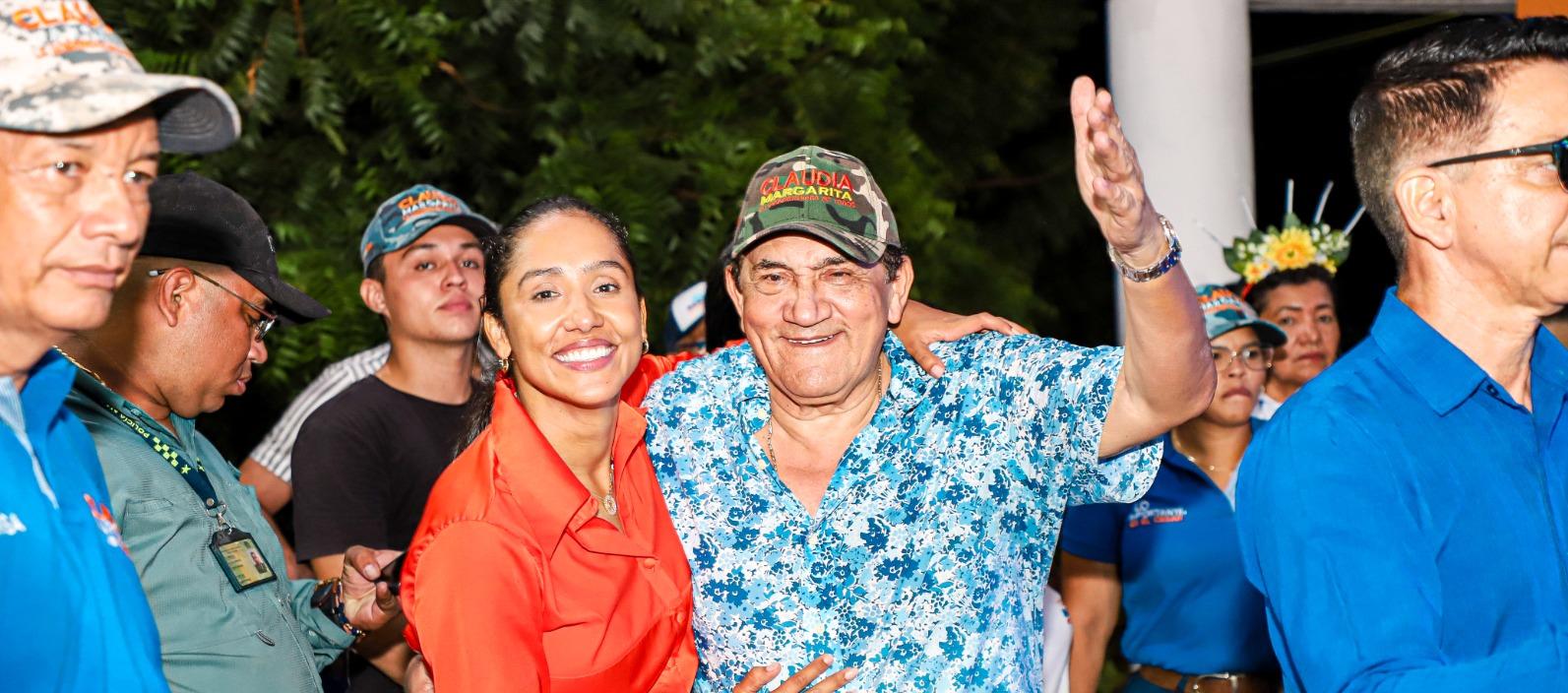 La candidata a la Gobernación del Cesar Claudia Margarita Zuleta y su padre, Poncho Zuleta