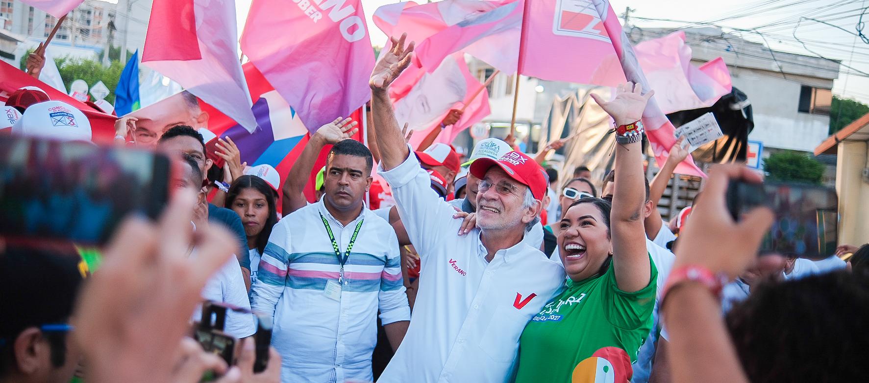 Eduardo Verano junto con  la candidata a la alcaldía de Soledad, Elvira Gutiérrez.