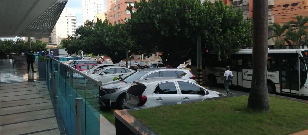 La Policía hizo presencia en el lugar donde se cometió el asalto, en la calle 82 entre carreras 55 y 56.