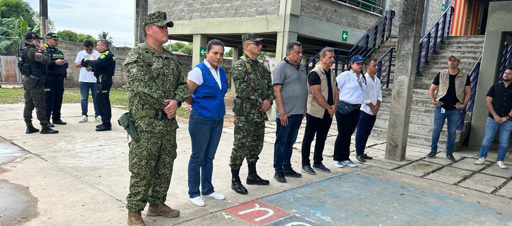 Las autoridades rindieron un minuto de silencio a la contratista de la Registraduría Duperly Arévalo, quien murió en la asonada del viernes en Gamarra