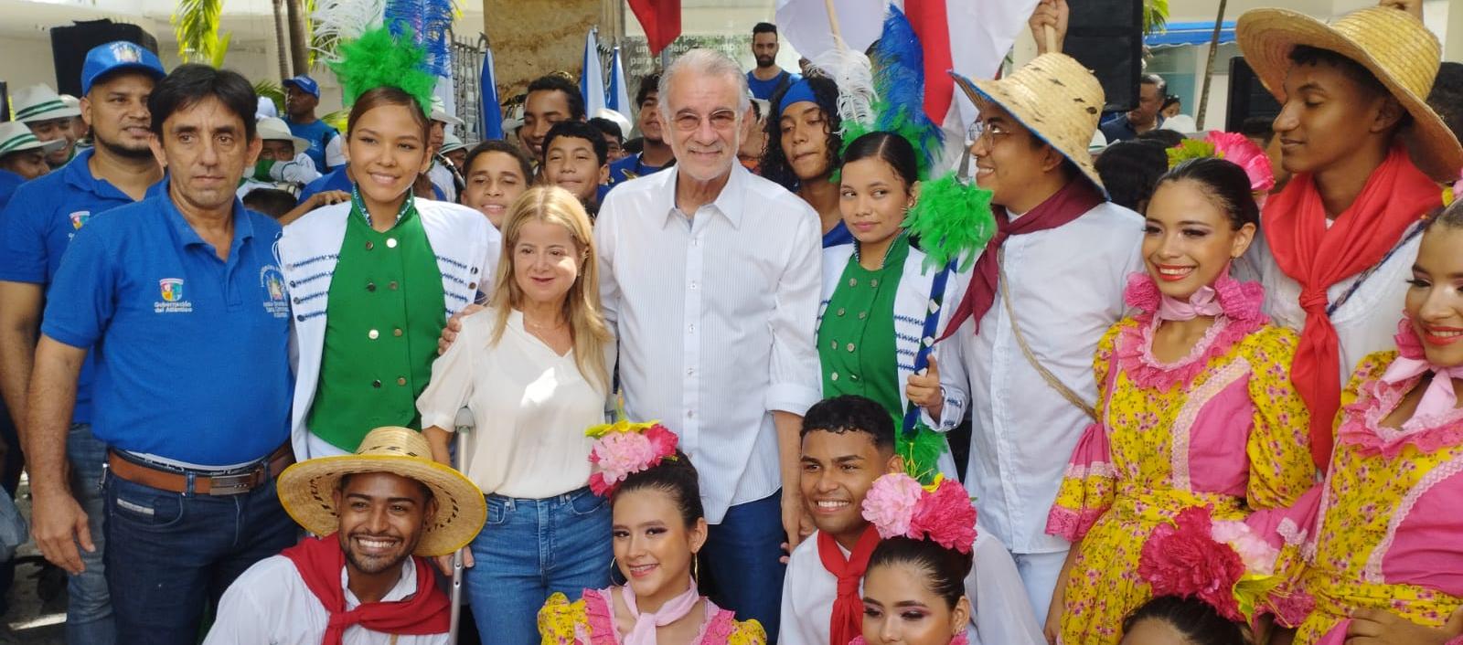 Eduardo Verano durante la visita a Gobernadora Elsa Noguera.