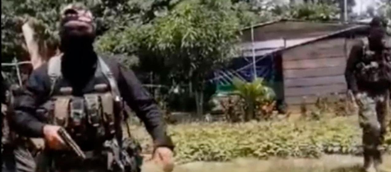 Los hombres armados en zona rural de Tierralta. 