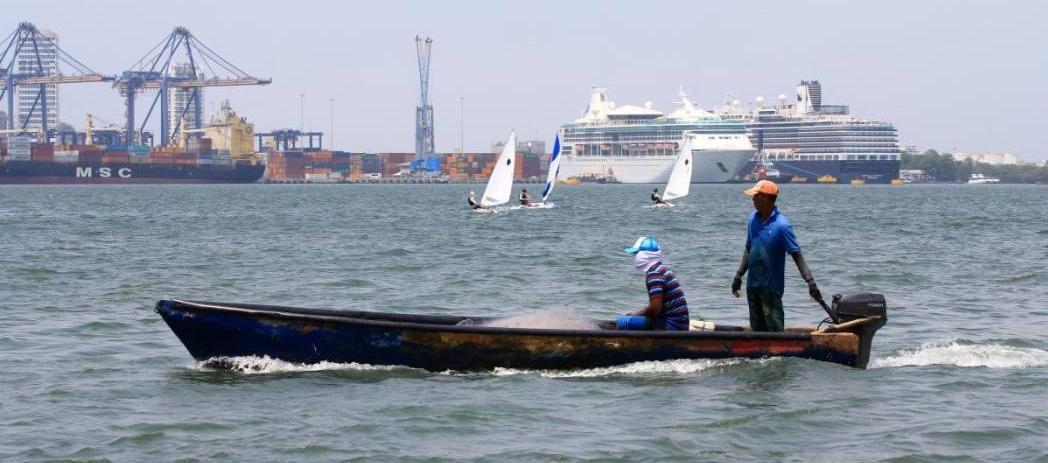 La contaminación en la bahía de Cartagena afecta a seres humanos y a los peces.