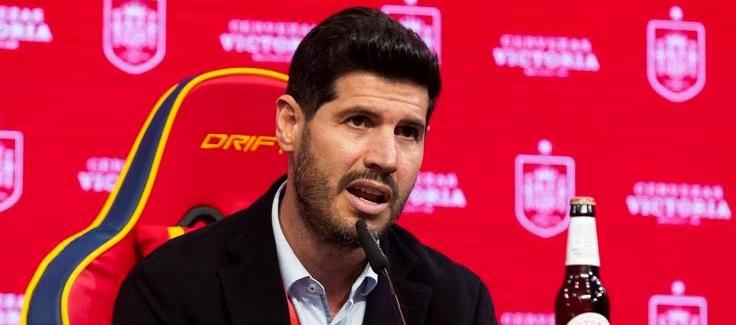 El director de la selección masculina de fútbol, Albert Luque.