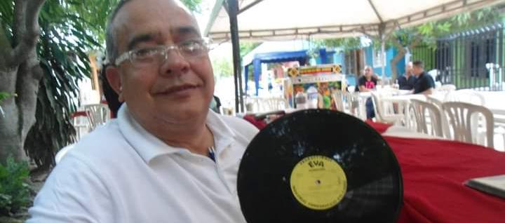 Manuel Henríquez con su pasión, la música.