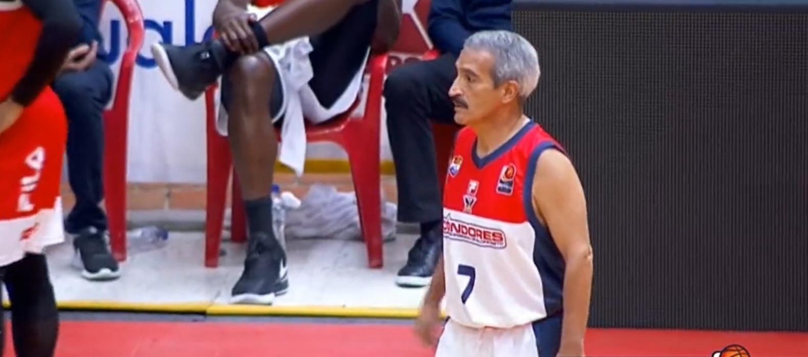 Octavio Carrillo debutando como profesional a sus 63 años.