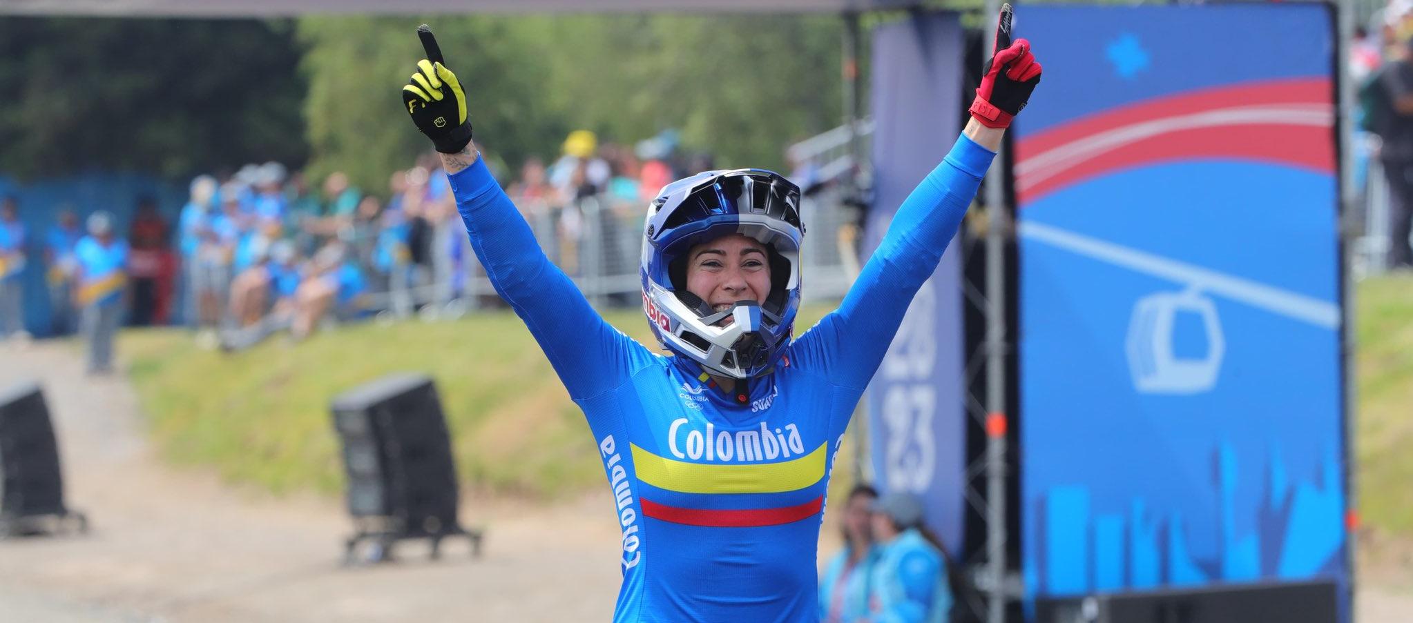 Mariana Pajón celebrando su primer lugar en los Juegos Panamericanos.