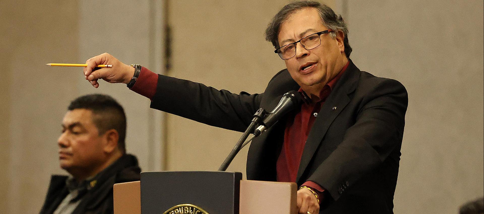 El Presidente Gustavo Petro entregando un discurso.