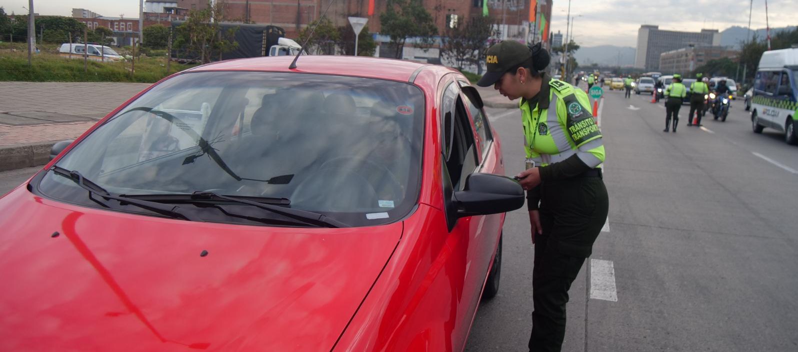Puesto de control realizado por la Dirección de Tránsito y Transporte de la Policía Nacional.