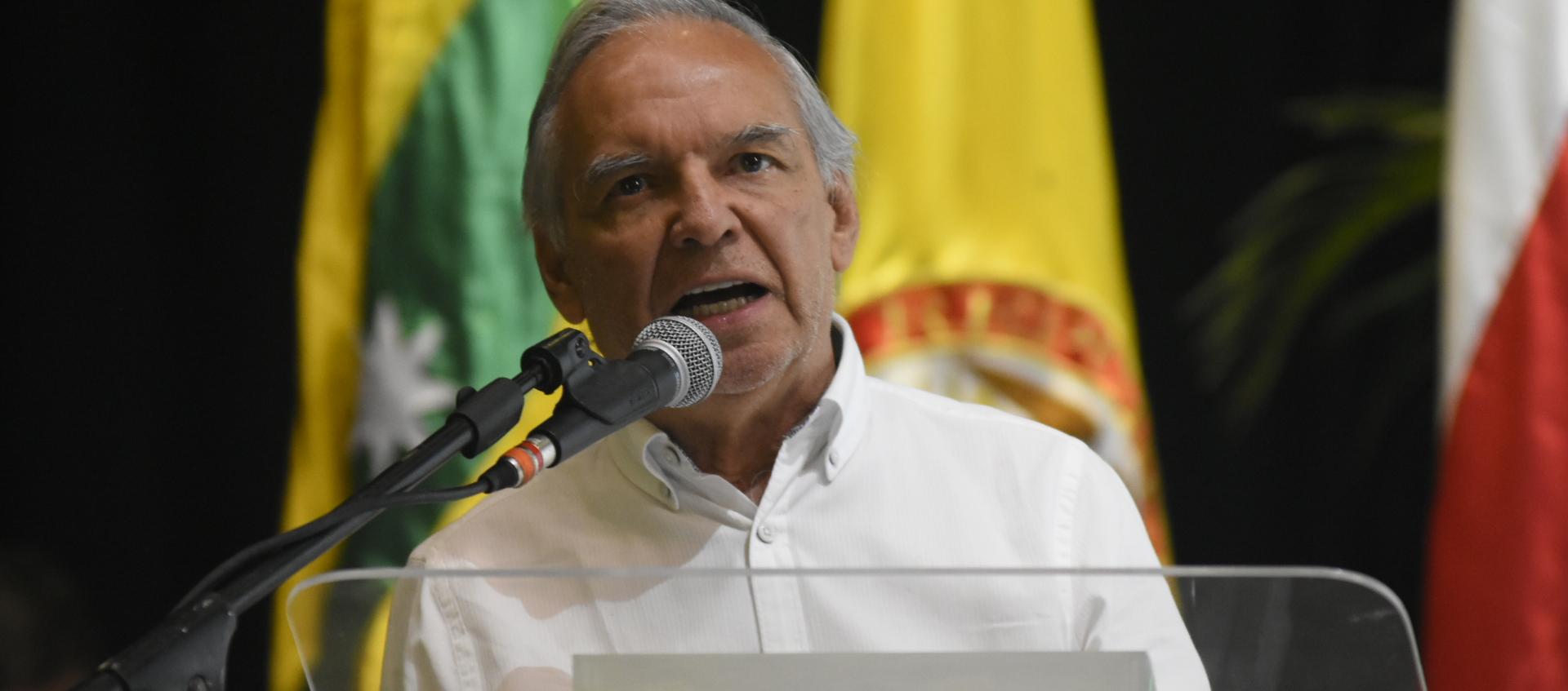 Ricardo Bonilla, Ministro de Hacienda.