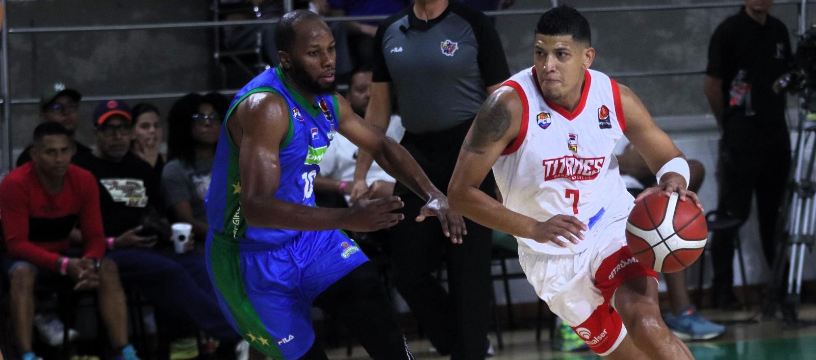 Titanes jugando contra Cimarrones en Barranquilla.