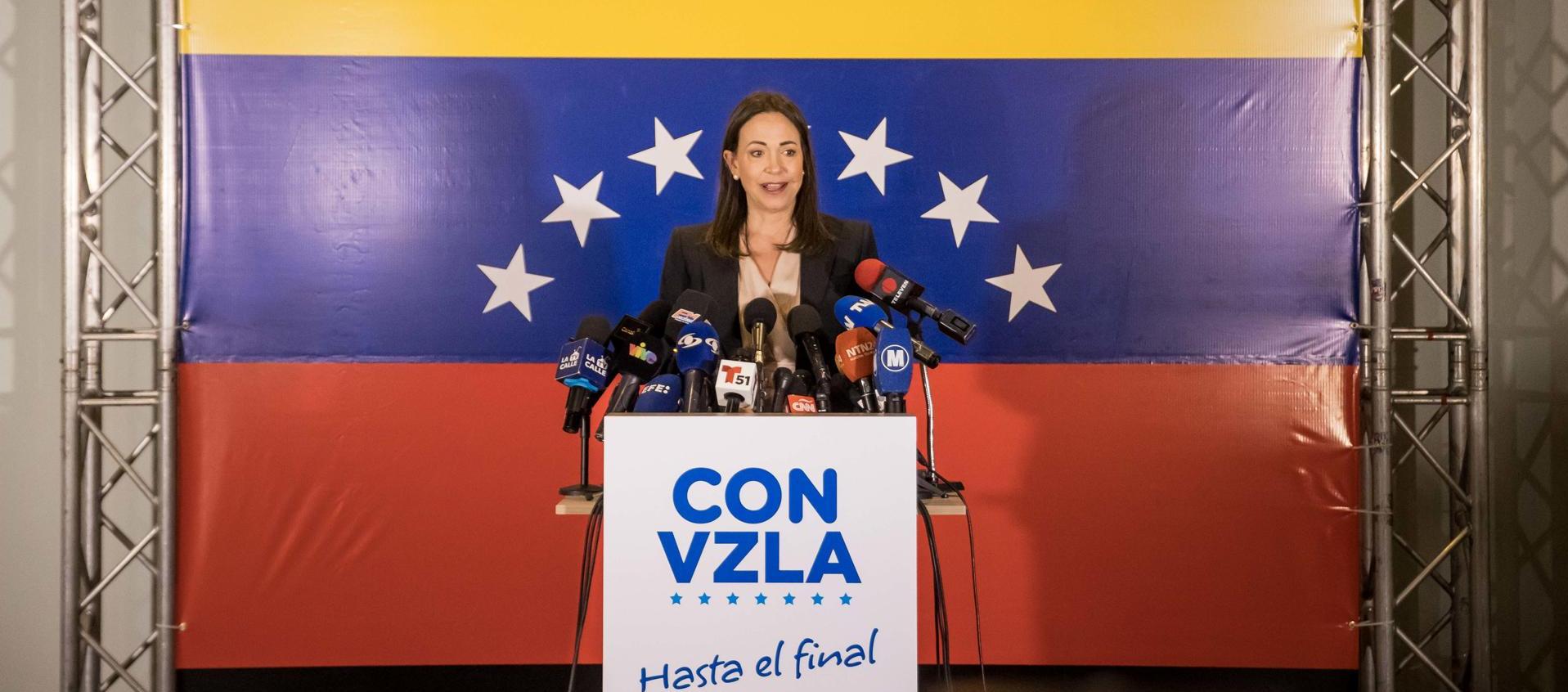 La exdiputada María Corina Machado ofrece declaraciones en rueda de prensa.