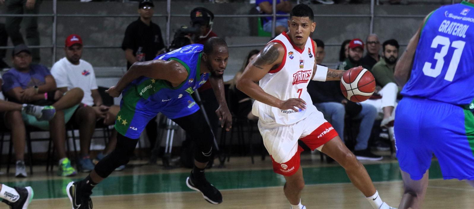 Jhornan Zamora jugando hace unos días en el coliseo Elías Chegwin.