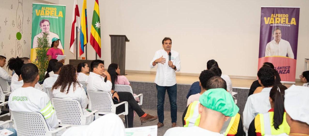 El candidato a la Gobernación del Atlántico Alfredo Varela en la Zona Franca La Cayena