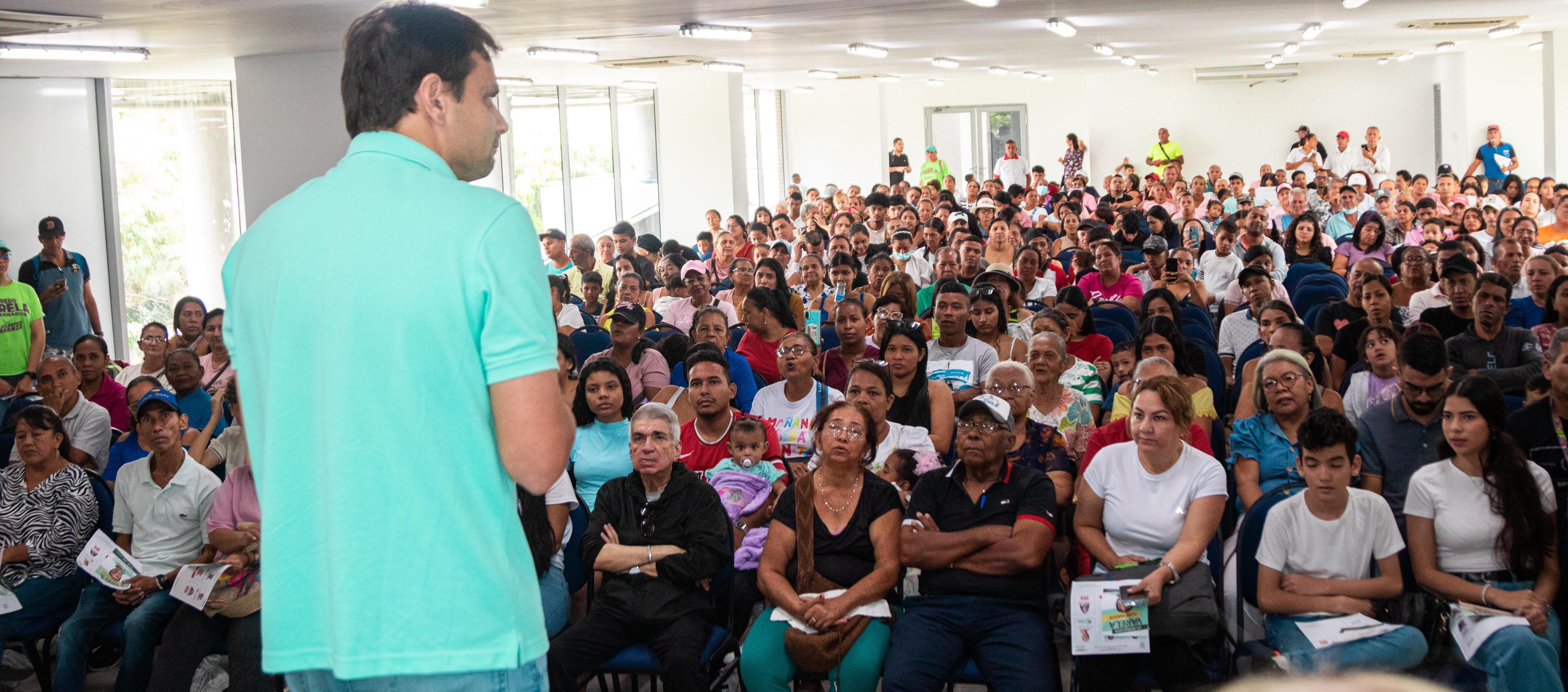 El candidato a la Gobernación Alfredo Varela en su encuentro con simpatizantes en el municipio de Soledad