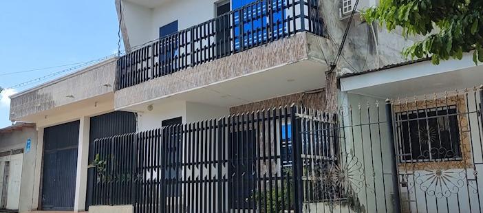 Fachada de la residencia del empresario de la salud y odontólogo Juan Carlos Bayter.