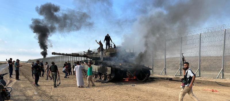 El ataque "sorpresa" de los milicianos de Hamás contra territorio israelí fue por tierra, mar y aire