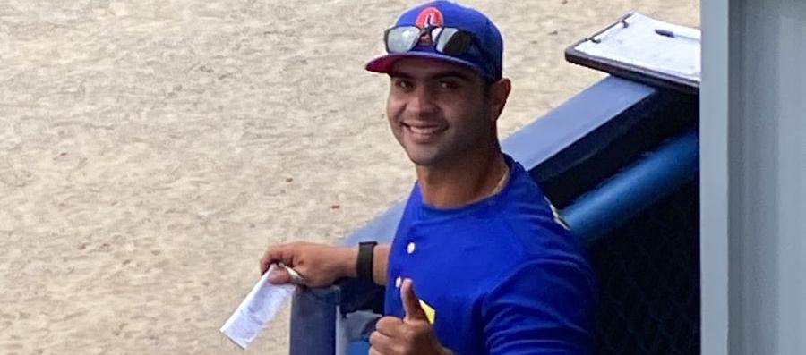 José Mosquera desde el dugout de la selección Colombia.