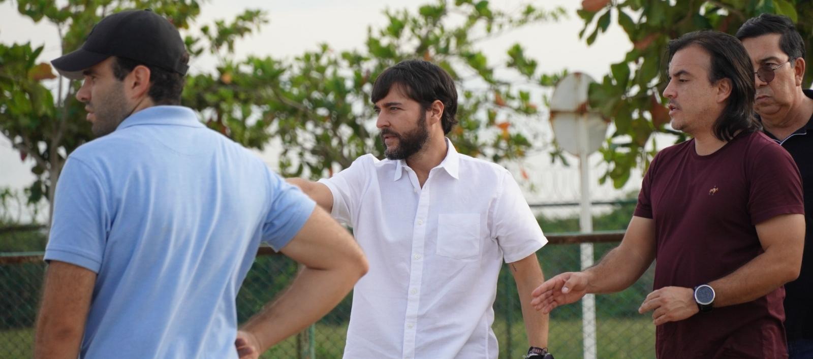 El alcalde Jaime Pumarejo en el recorrido de las obras de la tercera etapa del Gran Malecón