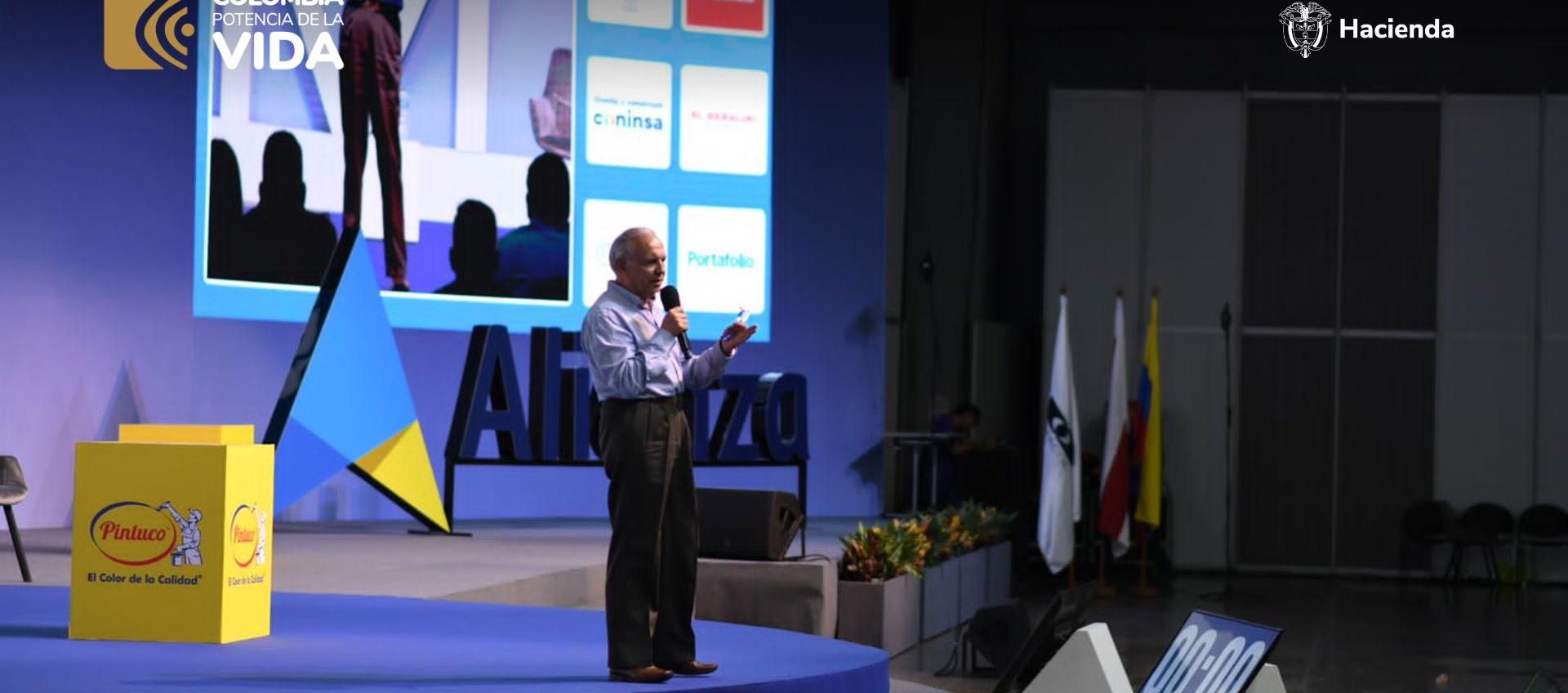 El ministro de Hacienda, Ricardo Bonilla, en la clausura del Congreso de Camacol