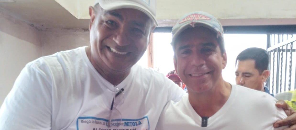 El candidato al Concejo Moisés Imitola, con el aspirante a la Alcaldía de Barranquilla Alex Char