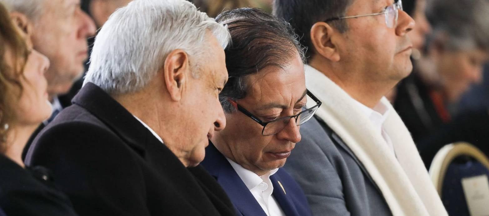 Presidente Gustavo Petro al lado de su homologo de México, Manuel López Obrador.