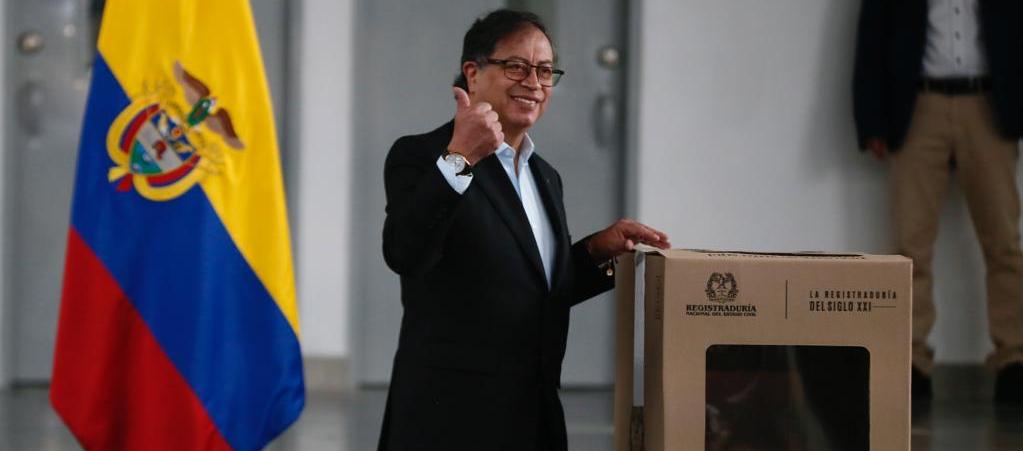 El presidente Gustavo Petro en su lugar se votación en Puente Aranda (Bogotá).