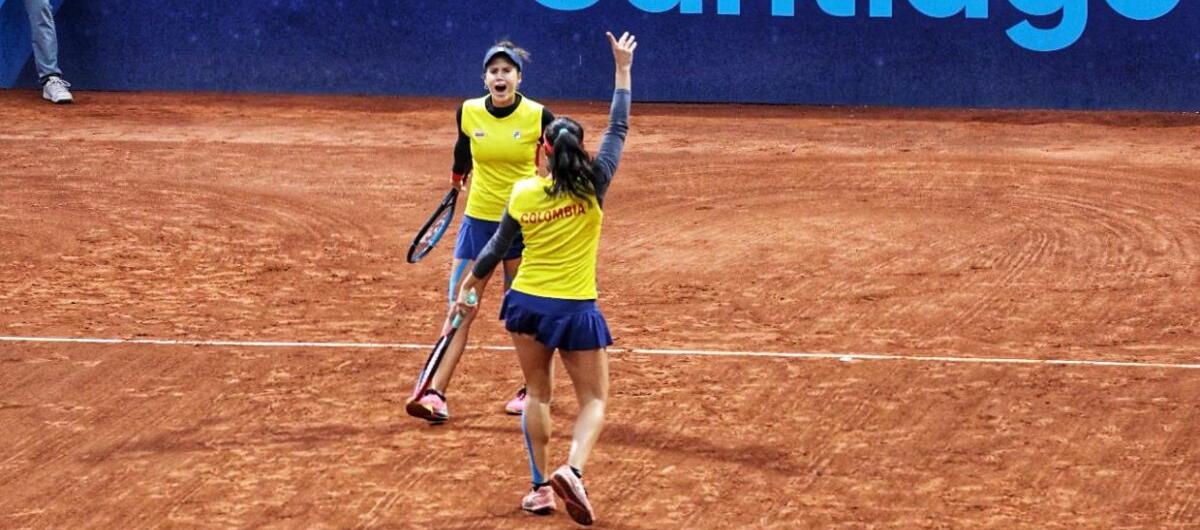 María Fernanda Herazo y María Paulina Pérez jugando la final de los Juegos Panamericanos.