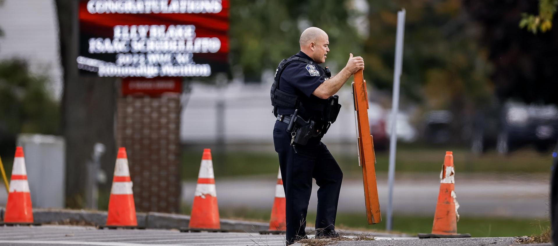 La Policía monta guardia para hallar al sospechoso del tiroteo masivo en Lisboa, Maine