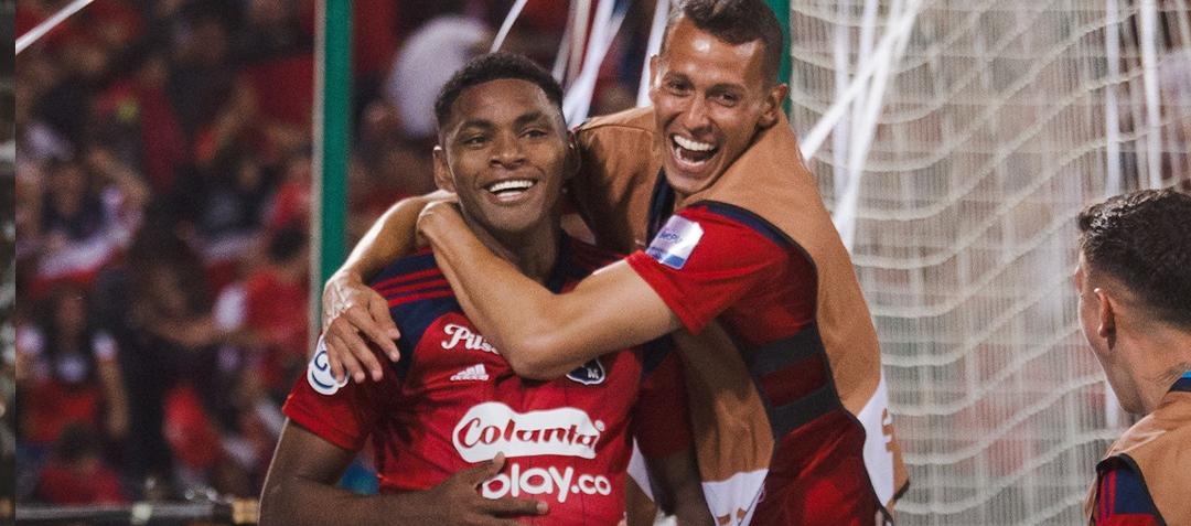 Brayan León celebra el segundo gol del Medellín ante Nacional. 